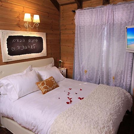 Villa Ahavtia - לזוגות ומשפחות à Had Nes Chambre photo