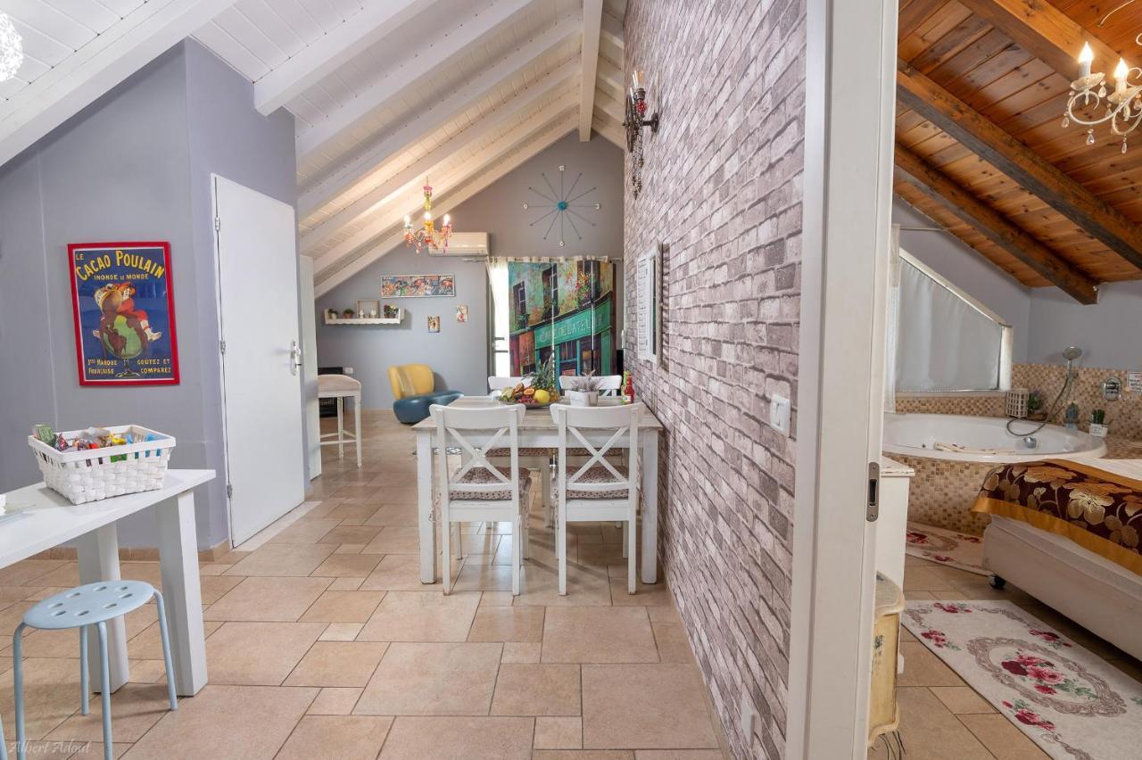 Villa Ahavtia - לזוגות ומשפחות à Had Nes Extérieur photo