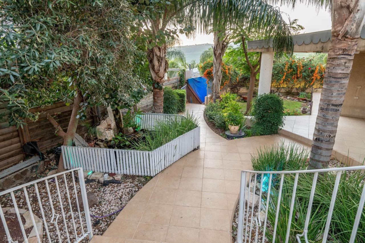 Villa Ahavtia - לזוגות ומשפחות à Had Nes Extérieur photo